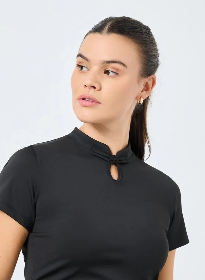 Styli Active Front Peep Side Gather Crop Top